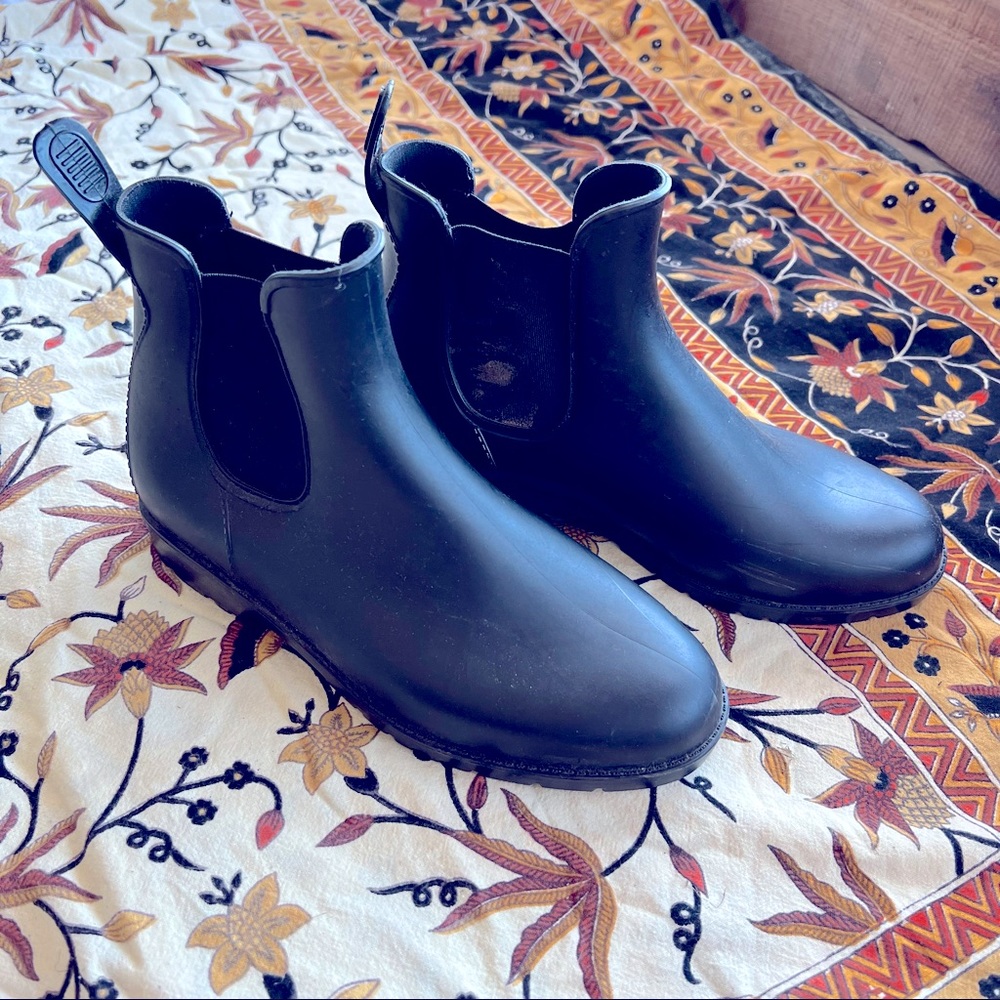 Black rubber Chelsea rain boots size 7
